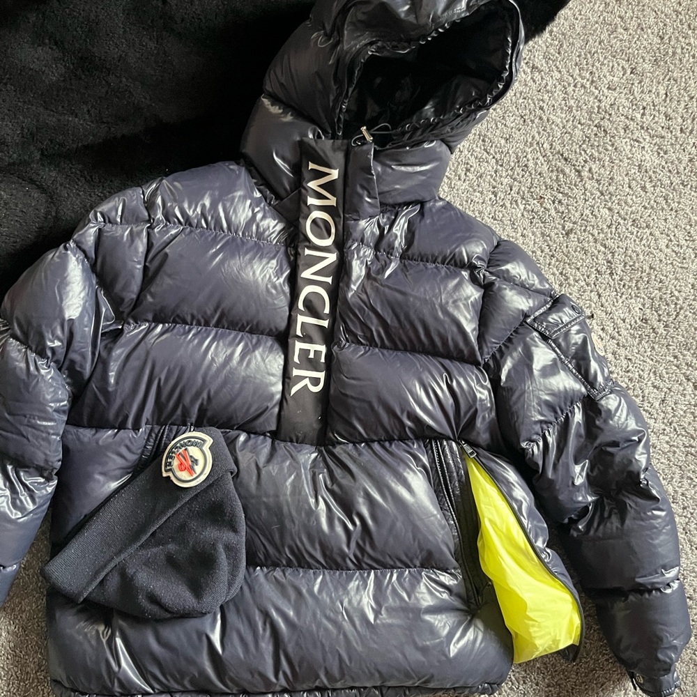 Moncler Maury short down pullover jacket